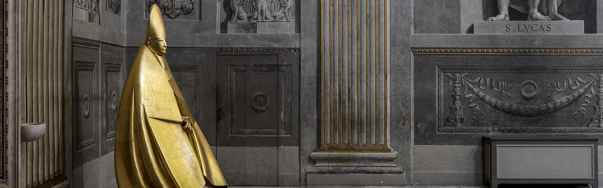 Grande Cardinale seduto